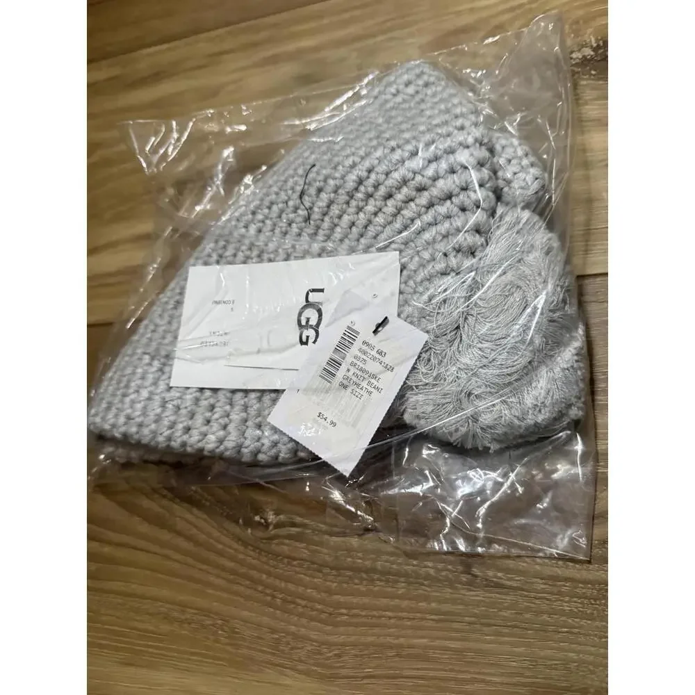 NWT! UGG Knit Beanie With Yarn Pom in Heather Grey One Size